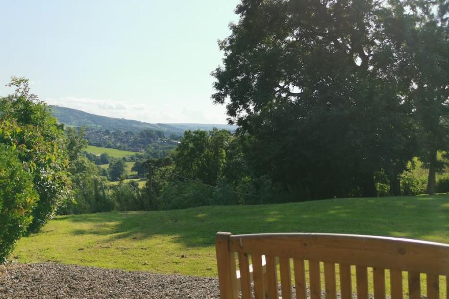 2 Bedroom cottage with views of Whitby Abbey in quiet rural location
