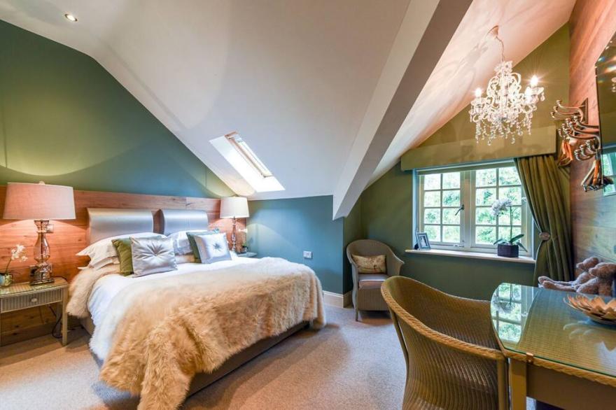 Sandsend - Discovery  -  a family break that sleeps 6 guests  in 3 bedrooms