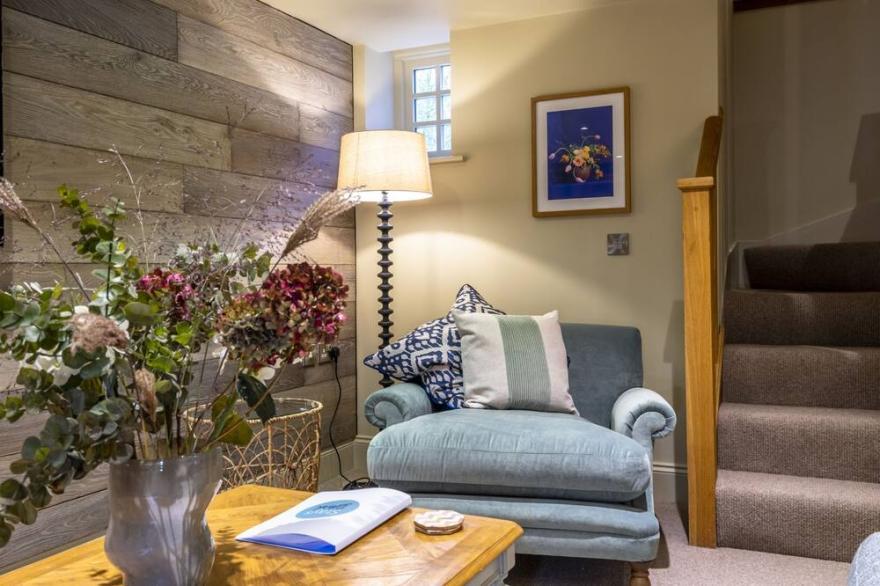 Sandsend - Gardeners Cottage - sleeps 4 guests  in 2 bedrooms