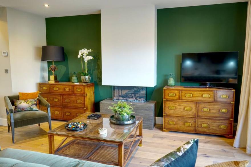 Tarn End Cottage 8, Talkin Tarn, Brampton ideal for a romantic break overlooking the Tarn