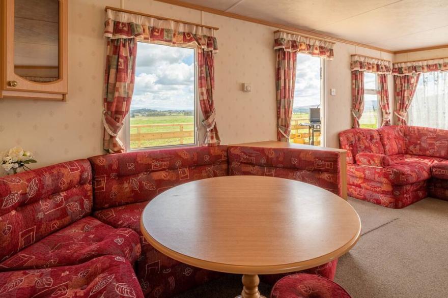 Cross Fell -  Stunning views and an outdoor bath tub on the decking!