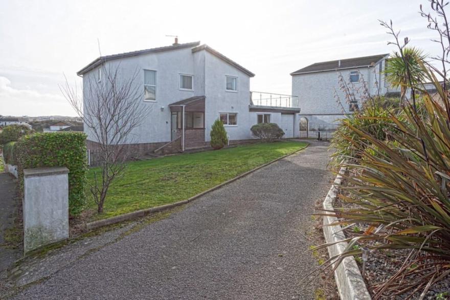 Carnedd - Trearddur Bay Home with a View, Beach & Snowdon Mountain Range