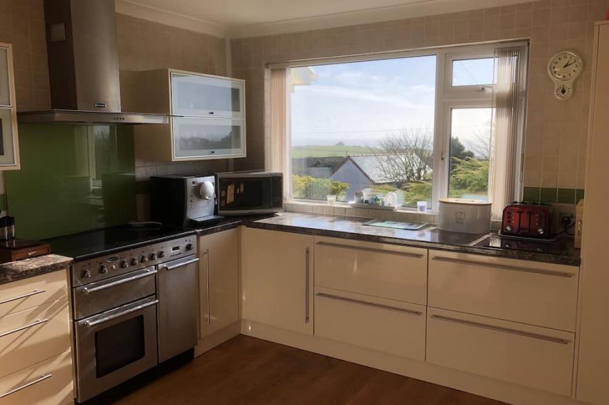 4-5 BEDROOM HOUSE SLEEPS 8-10 SEA VIEWS CHECK IN ON SUNDAY DURING JULY AND AUG