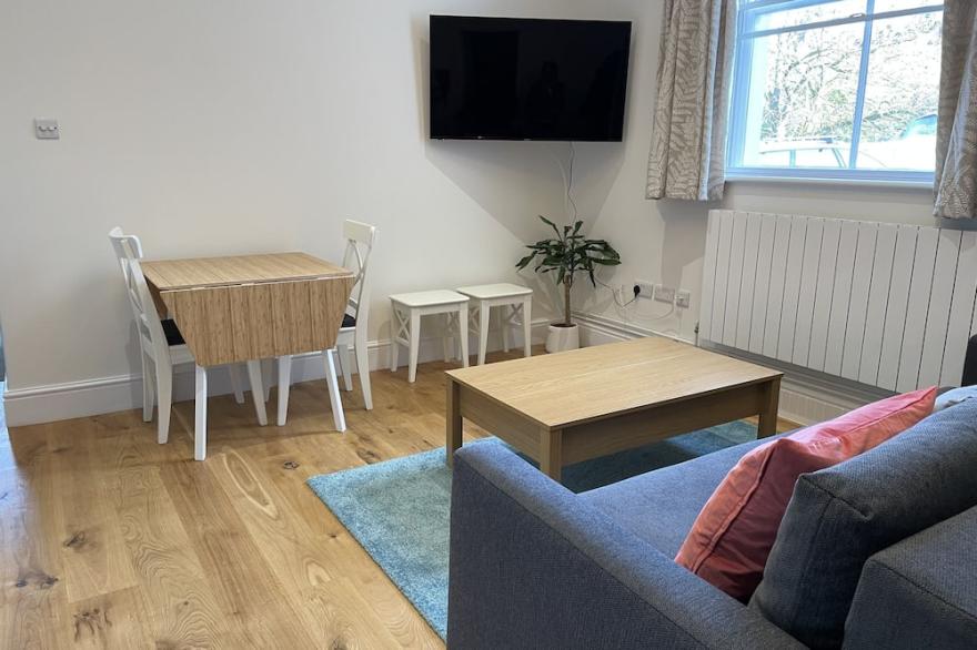 Large luxury 1 bed flat with off street parking & shared garden near town centre