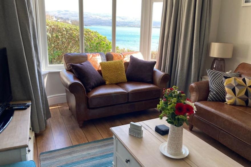 5 Star Cottage, Sleeps 8, with Amazing Sea & Mountain Views