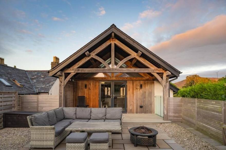 Welsh Dreaming Luxury Oak Framed House with Wood Fired Hot Tub