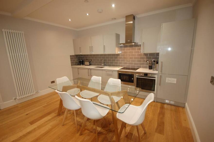 A Luxury 3 Bedroom Apartment with private entrance in the centre of Edinburgh