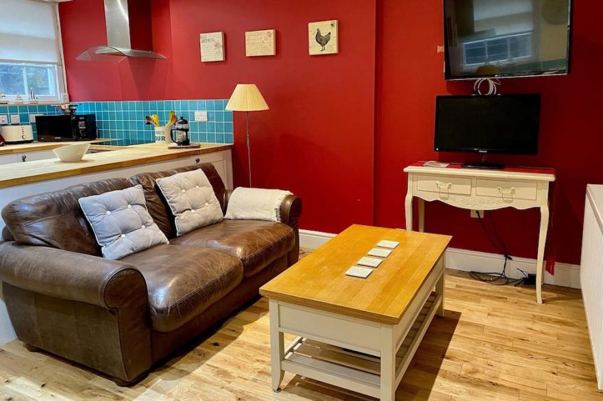 Chic Stockbridge Apartment