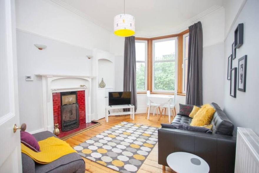 Beautiful Flat in Great West end Location