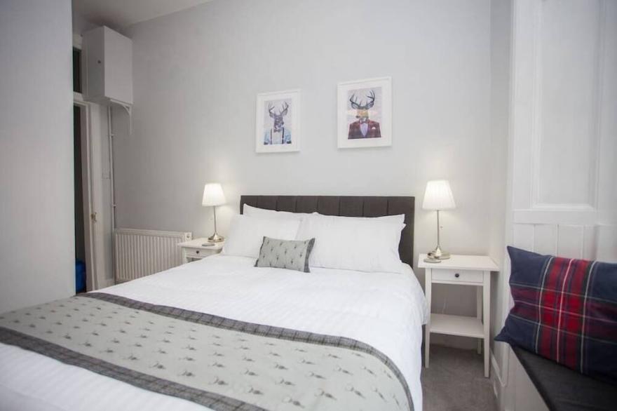 Beautiful Flat in Great West end Location