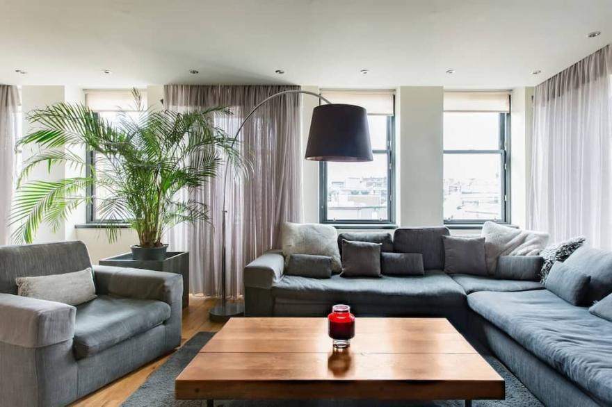 Stunning 3 bedroom flat, incredible location