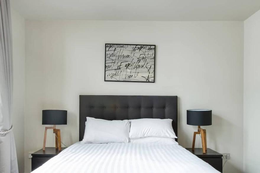 Stunning 3 bedroom flat, incredible location