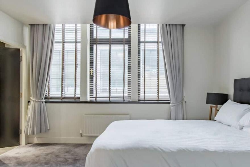 Stunning 3 bedroom flat, incredible location