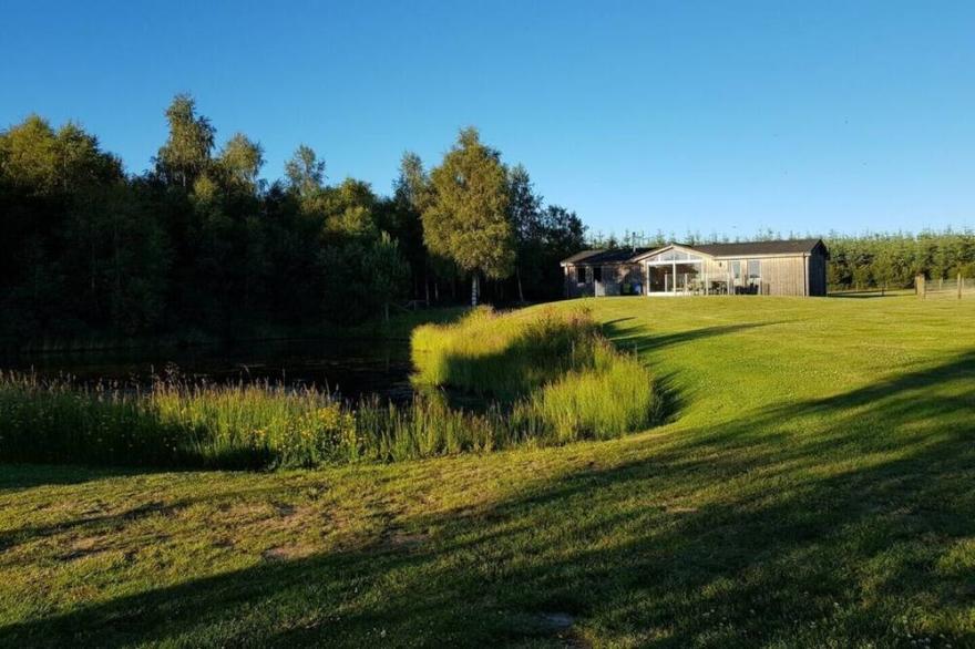 Exceptional lodge in private woodland with luxury steam room
