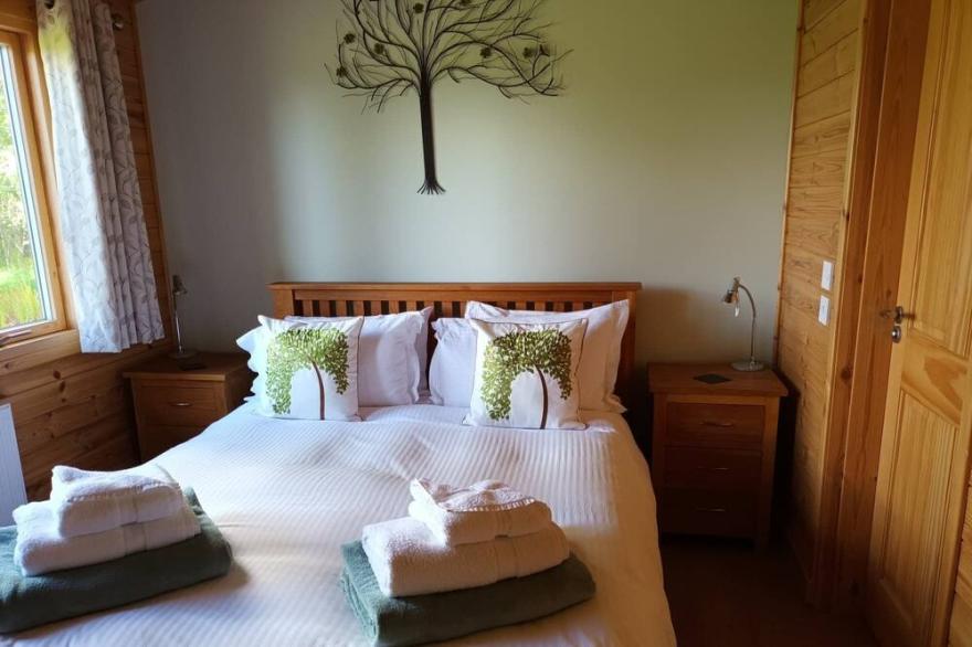 Exceptional lodge in private woodland with luxury steam room