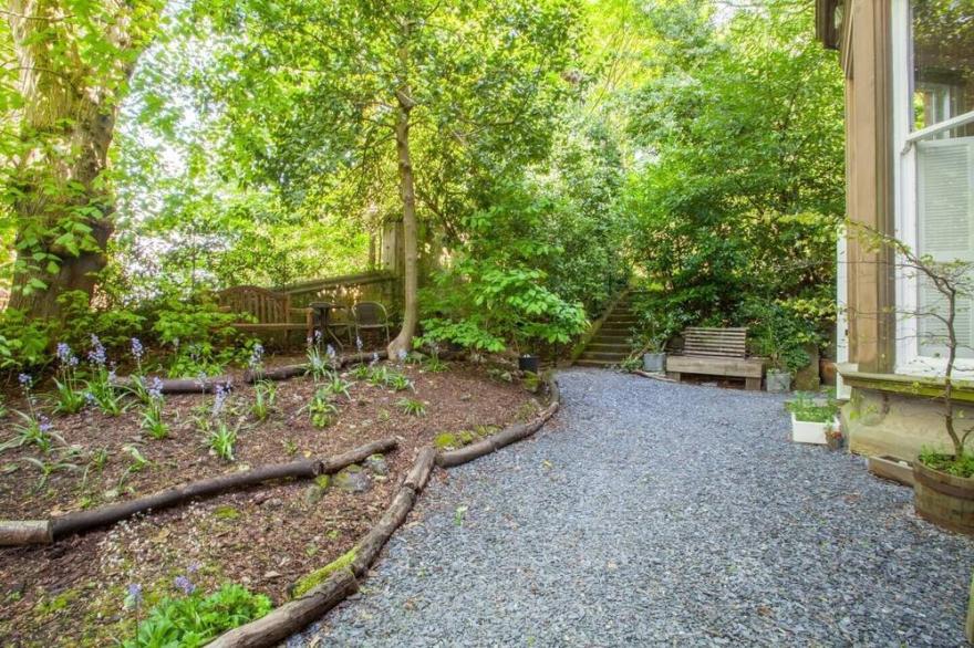 Stunning, bright property in beautiful West End