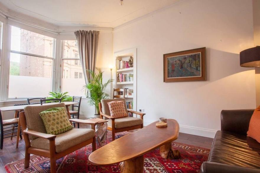 Lovely bright Apartment in the West End