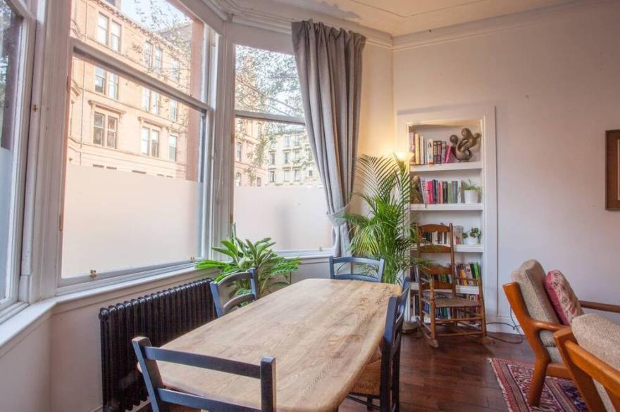 Lovely bright Apartment in the West End