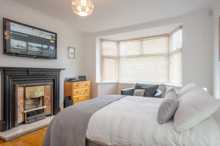 ✪ Find DWELLCOME HOME Ltd ✪ 5 Double Bedroom House ✪ Garden Drive