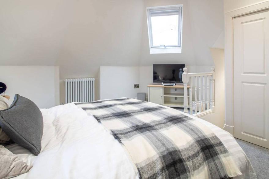 Luxury Royal Mile Apartment by the Castle - Sleeps 4
