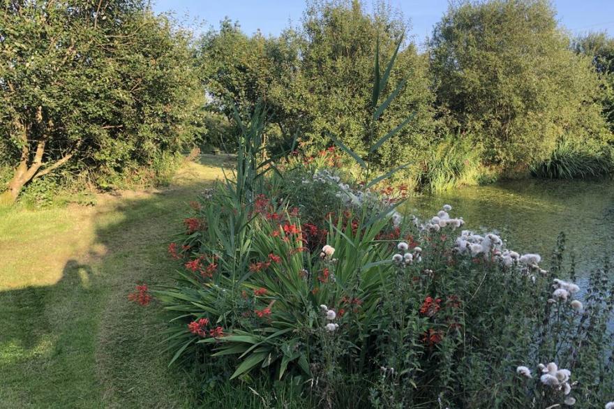Stunning three bedroom cottage with Hot Tub