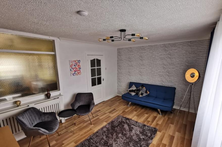 Quite and cozy south east Glasgow Apartment