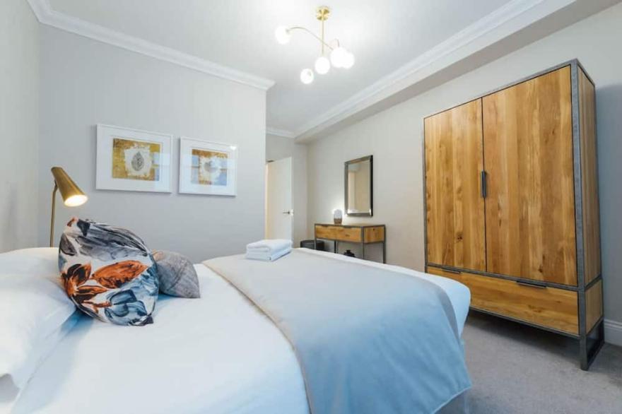 St Vincent Street · A Luxurious City Centre Main Door Apartment