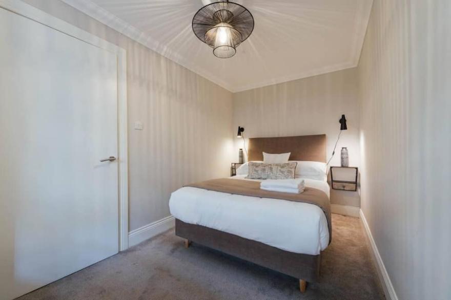 St Vincent Street · A Luxurious City Centre Main Door Apartment