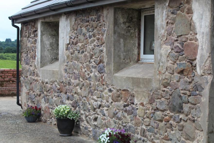 Stylishly converted Dairy Parlour/cottage on rural farm