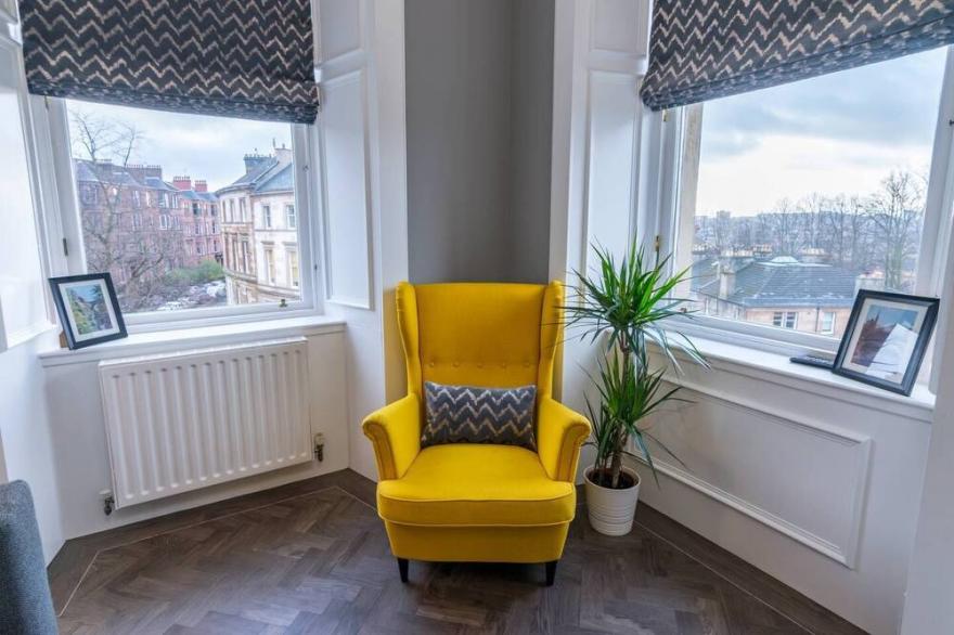 Bright apartment in Ideal West End Location