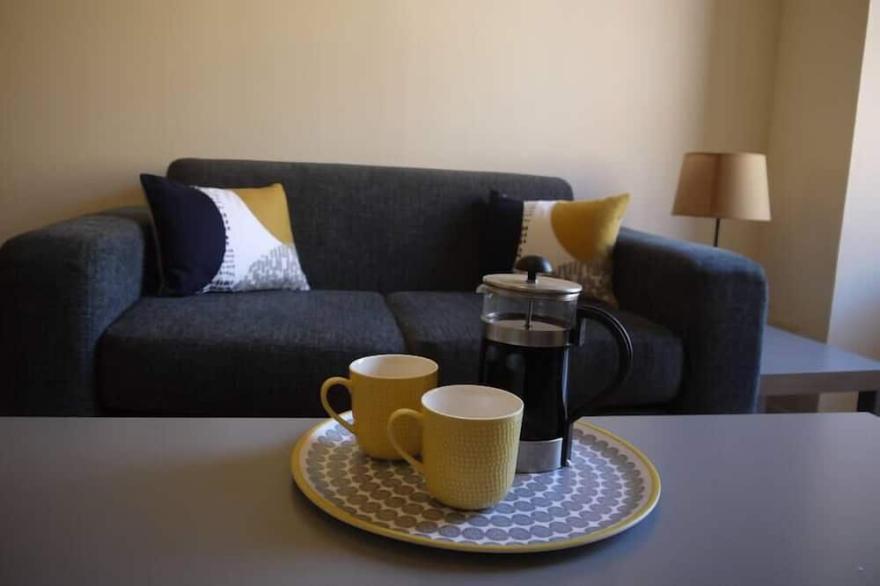 Fabulous location, One Bedroom West End Flat, just off Byres rd, close to SEC &