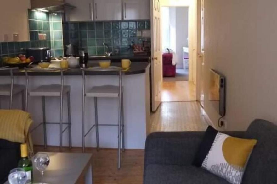 Fabulous location, One Bedroom West End Flat, just off Byres rd, close to SEC &