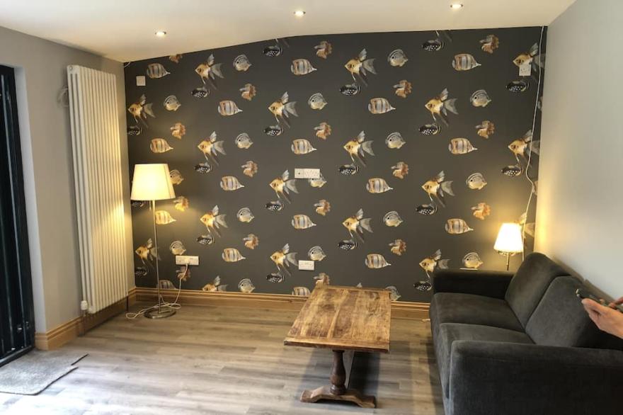 Beautifully modernised 3 double bed apartment with private main door entrance.