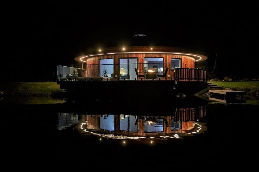 Loch side property with private hot tub and own Loch