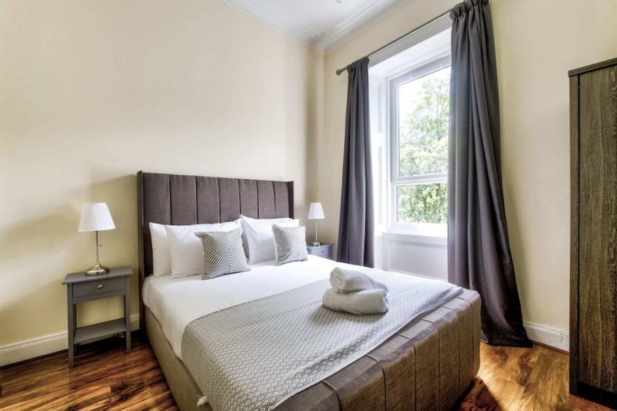 Stunning 5 bedroom apt, close to city centre, SEC, Hydro and motorway