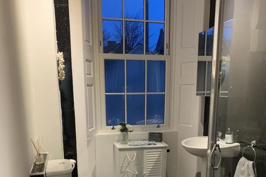 Cosy Apartment 1 -  Lanark Town Centre