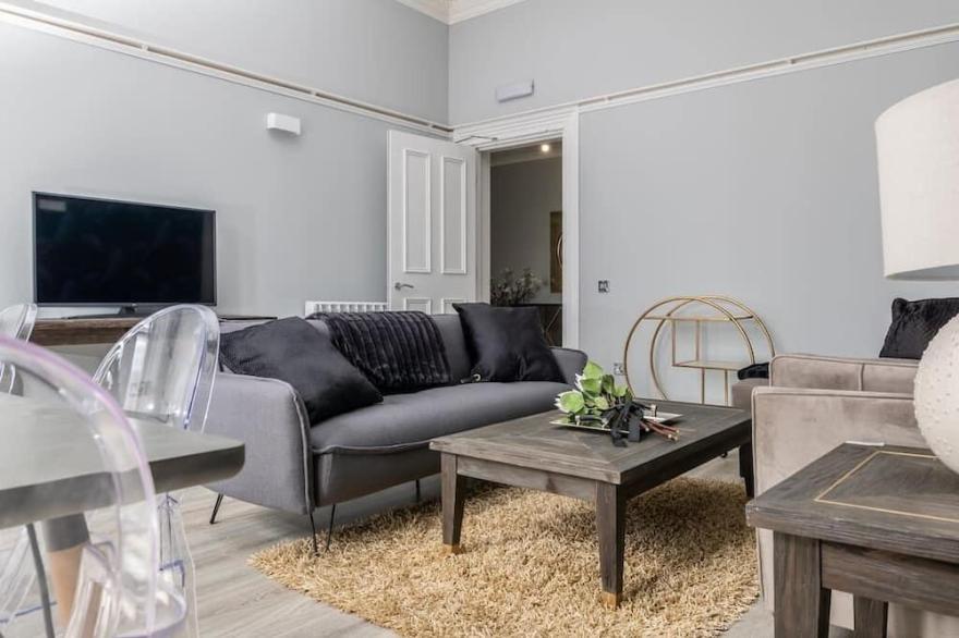Beautiful 4 bed flat in perfect central location