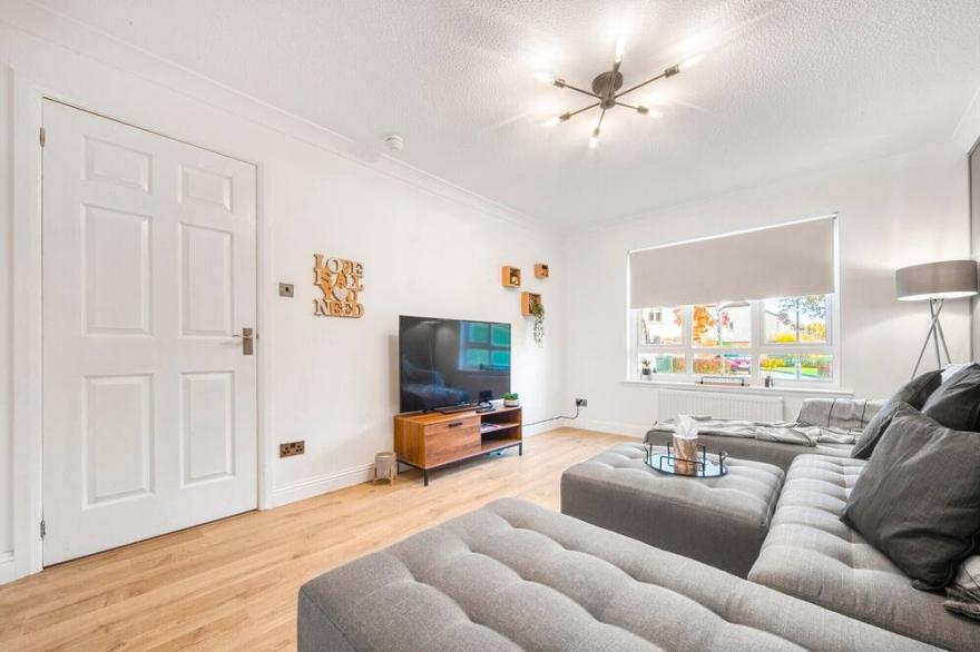 Beautiful Entire 3 Bed Home Away From Home - Sleeps 7 - Prime Location