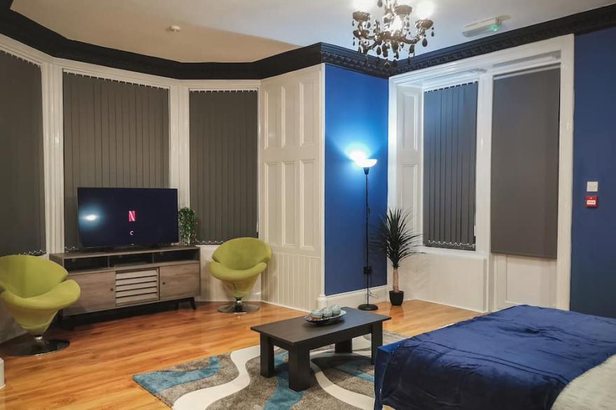 Glasgow: Luxury One Bedroom Apartment