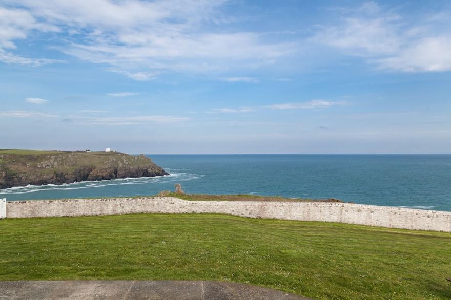 In association with Trinity House, Rural Retreats is pleased to present Lizard Lighthouse. Located o