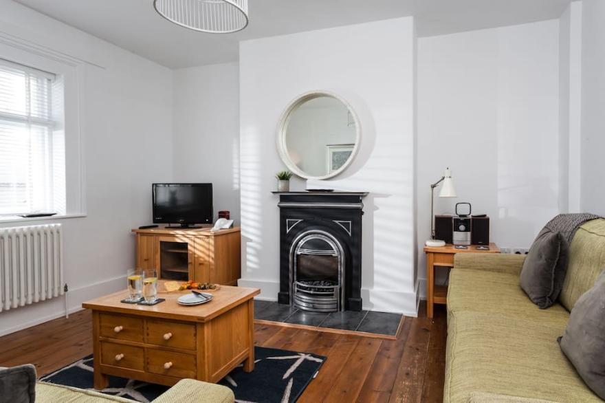 In association with Trinity House, Rural Retreats is pleased to present Lizard Lighthouse. Located o