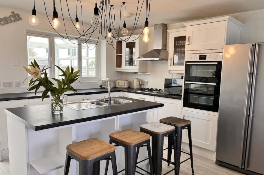 Wonderful beach house just 250 metres from Fistral Beach. (SUMMER DISCOUNTS)