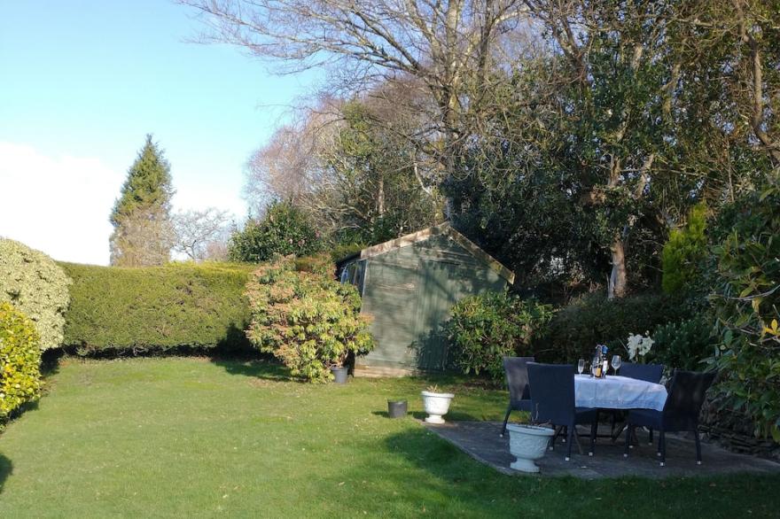 Perfect Location To Discover Cornwall Family Dog Friendly Bungalow in Bodmin