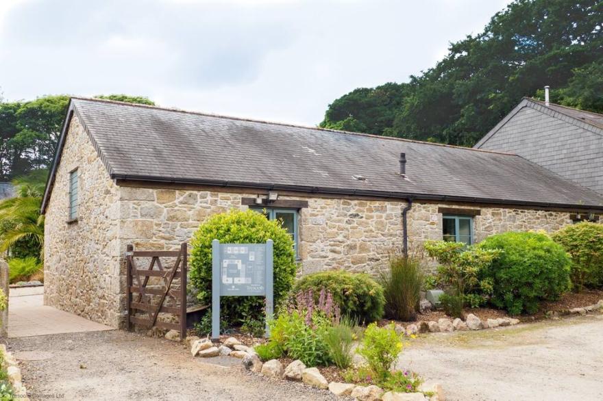 Budock - Charming Cornish stone 3 bedroom cottage with pool at Tresooth Cottages