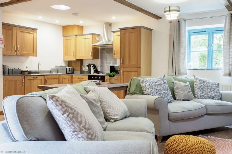Budock - Charming Cornish stone 3 bedroom cottage with pool at Tresooth Cottages