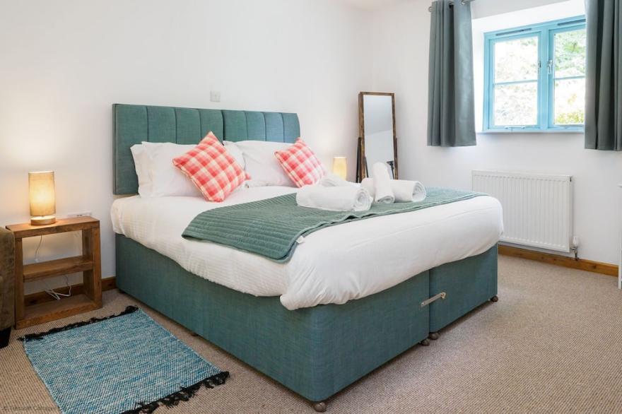 Budock - Charming Cornish stone 3 bedroom cottage with pool at Tresooth Cottages