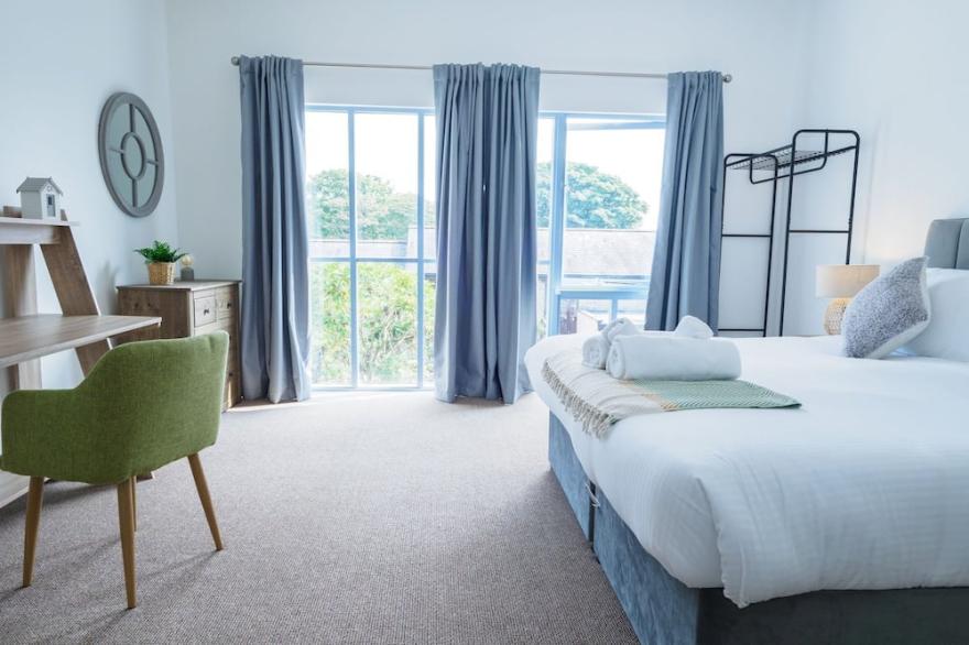Mousehole - Charming Modern 1 bedroom cottage with pool at Tresooth Cottages