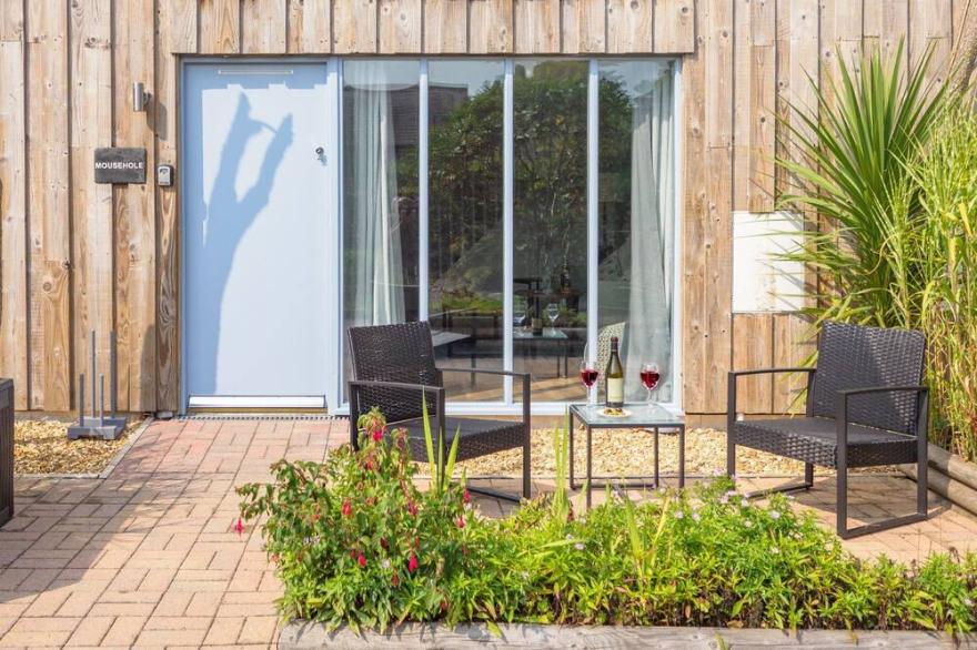 Mousehole - Charming Modern 1 bedroom cottage with pool at Tresooth Cottages