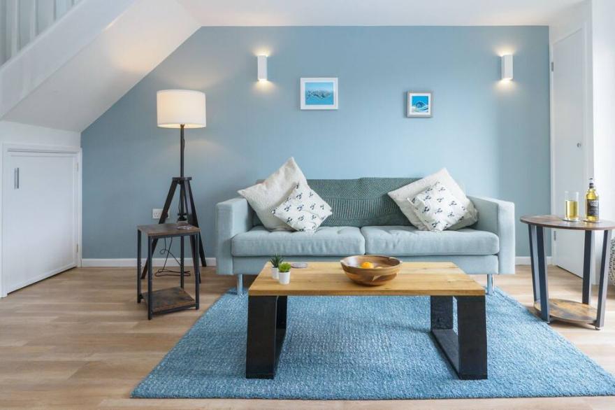 Mousehole - Charming Modern 1 bedroom cottage with pool at Tresooth Cottages