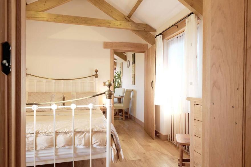 Romantic Hideaway With Countryside And Sea Views